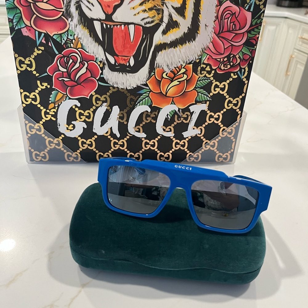 🇺🇸🇺🇸Gucci Vibrant Blue sun glasses